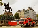 2 Denkmalkletterer hielten Feuerwehr und Polizei in Trapp Koeln Heumarkt P036